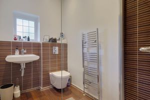 Bedroom One En-Suite- click for photo gallery